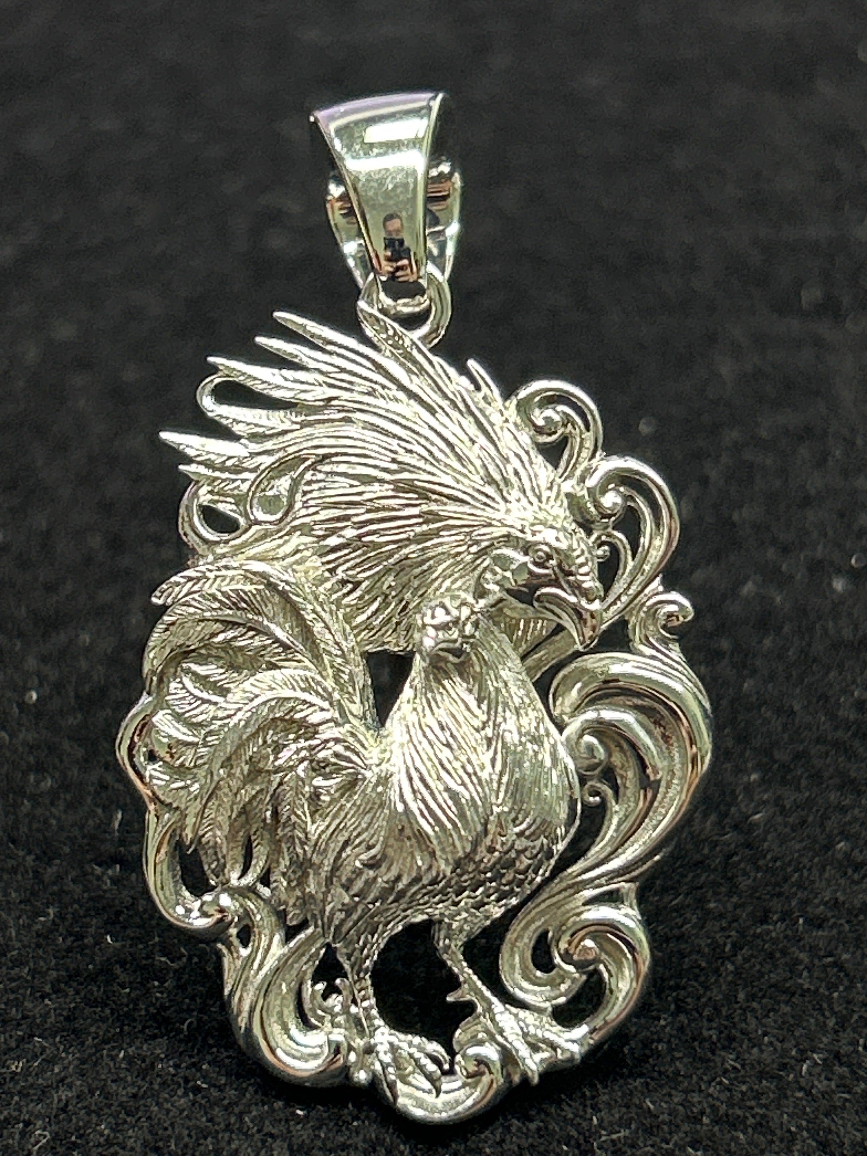 Sangre De Reyes Pendant