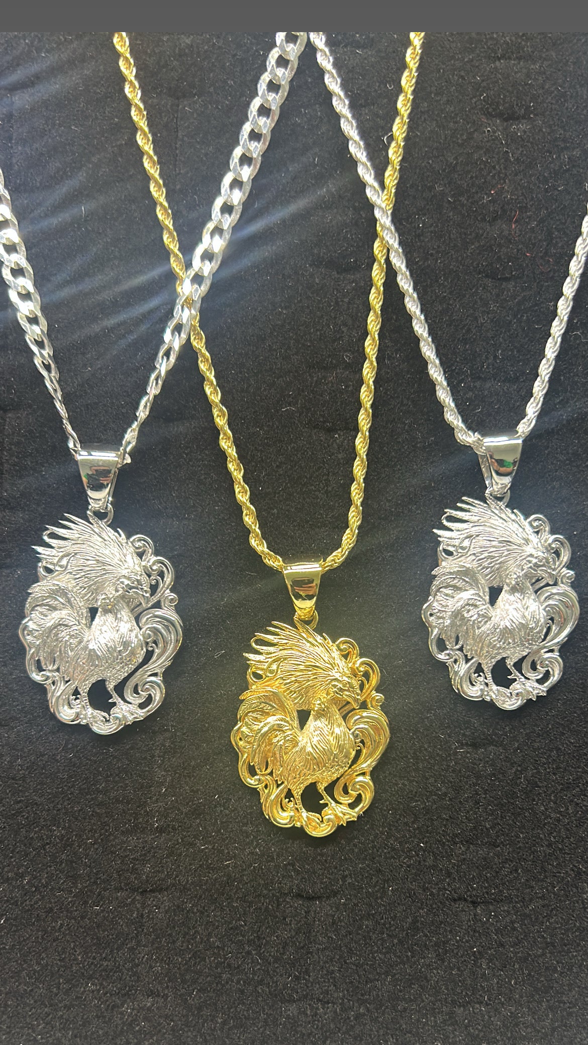 Sangre De Reyes Pendant