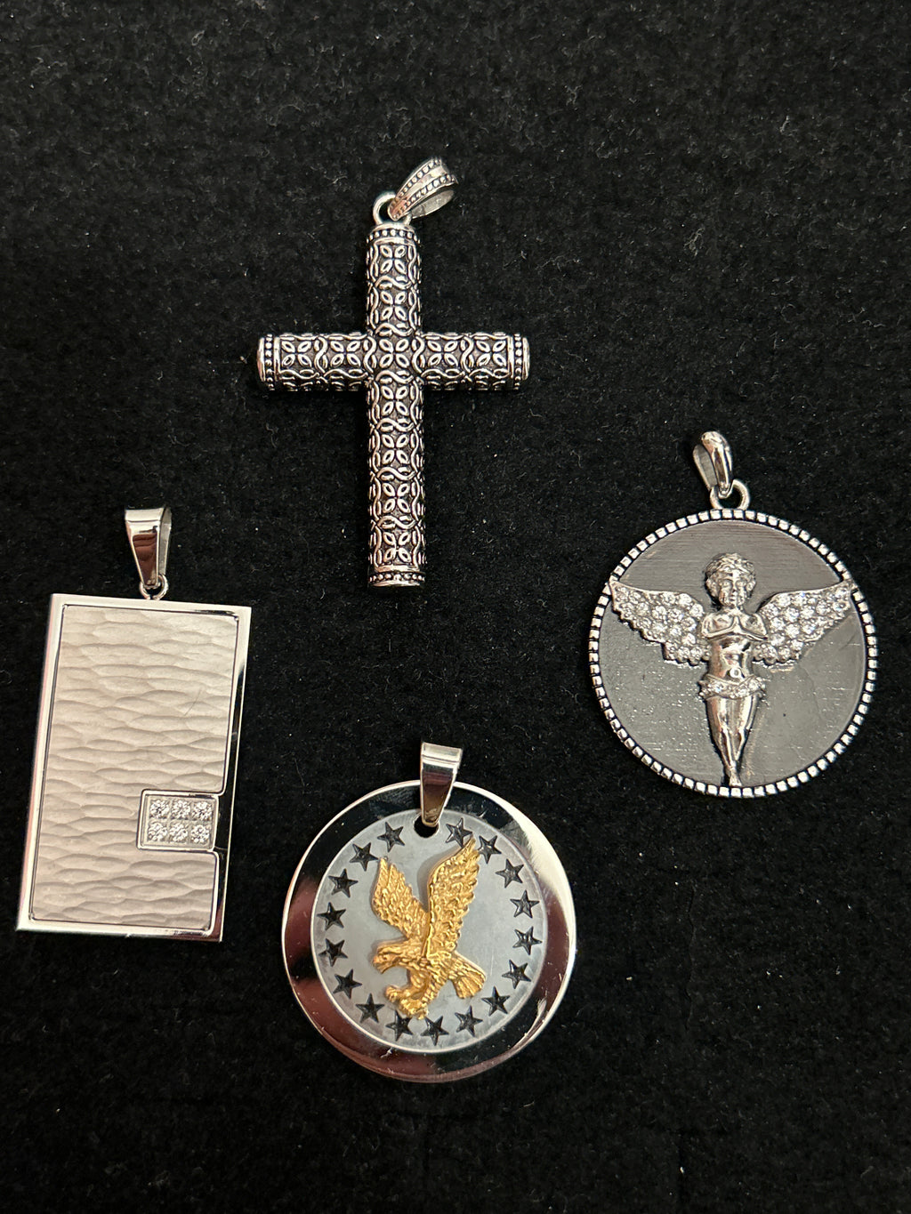 Random pendant